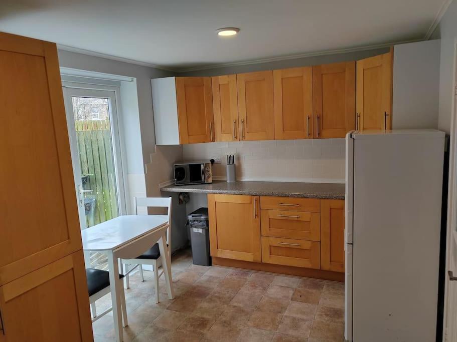 Apartament Cosy Brighouse 3 Bed House-Great For Contractors Zewnętrze zdjęcie