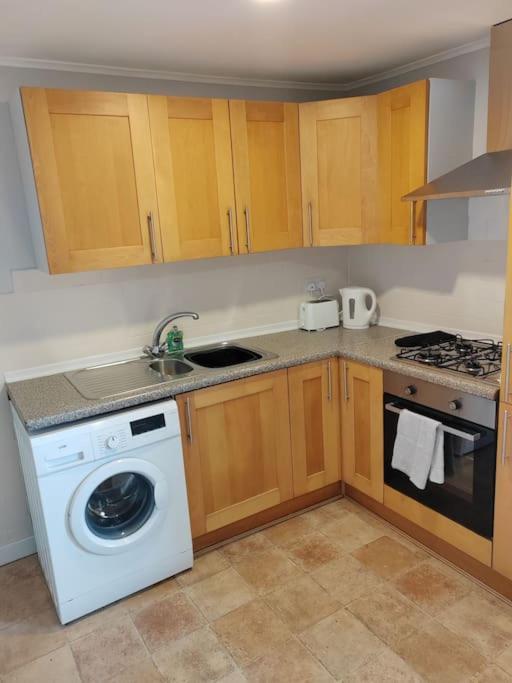 Apartament Cosy Brighouse 3 Bed House-Great For Contractors Zewnętrze zdjęcie